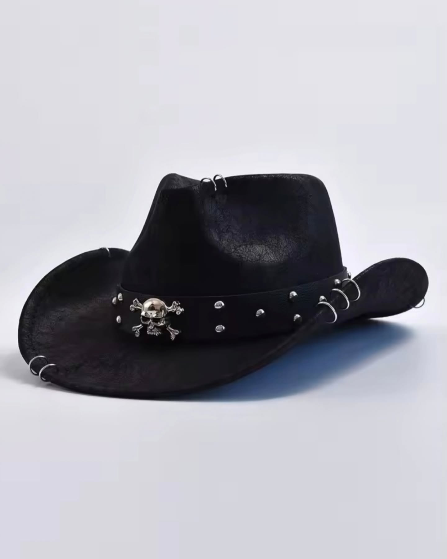 sombrero negro vaquero con aros/tachuelas y calavera