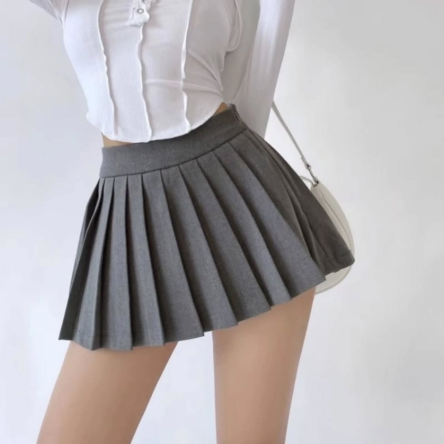 Mini falda gris plisada holgada