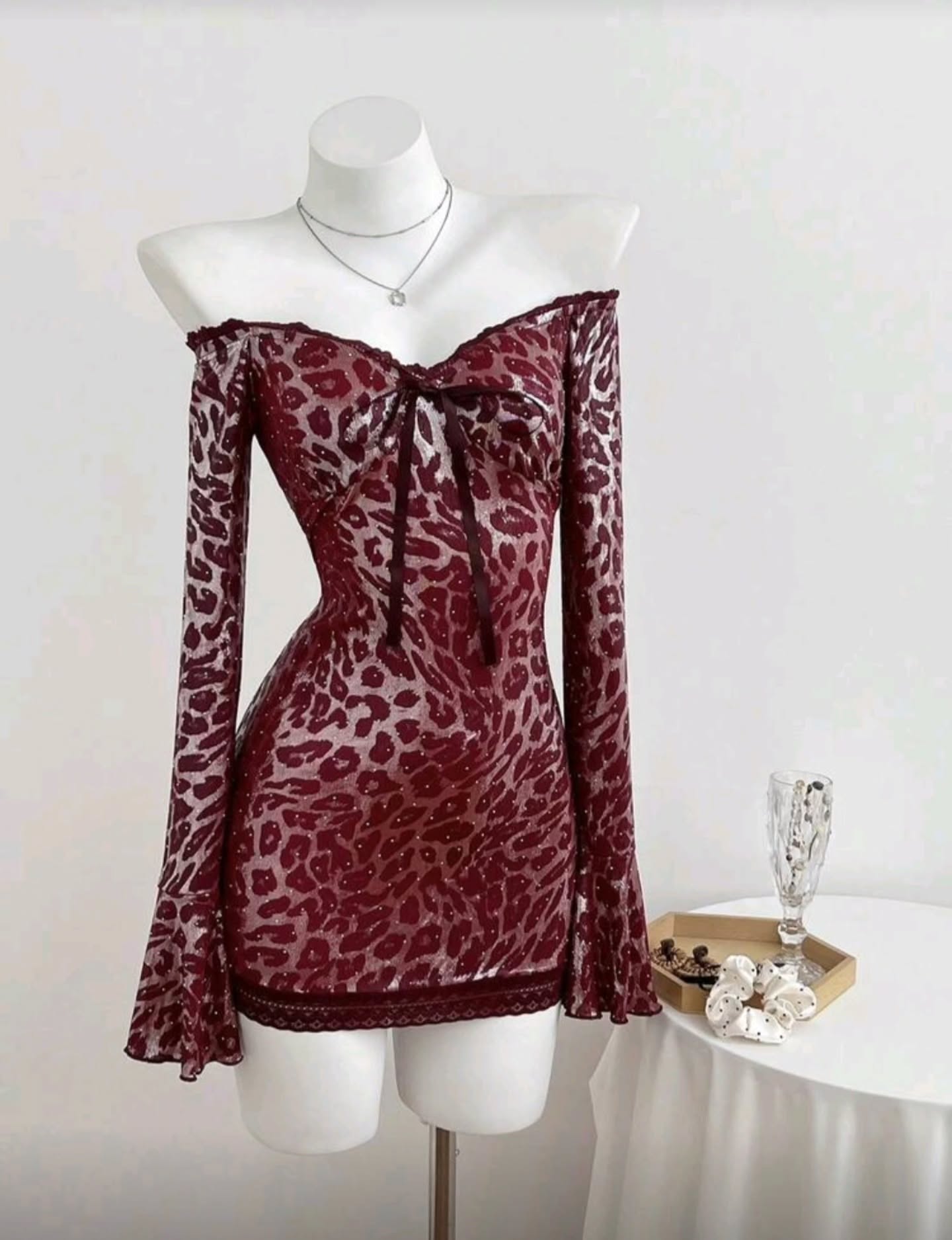 Vestido corto vino animal print manga larga