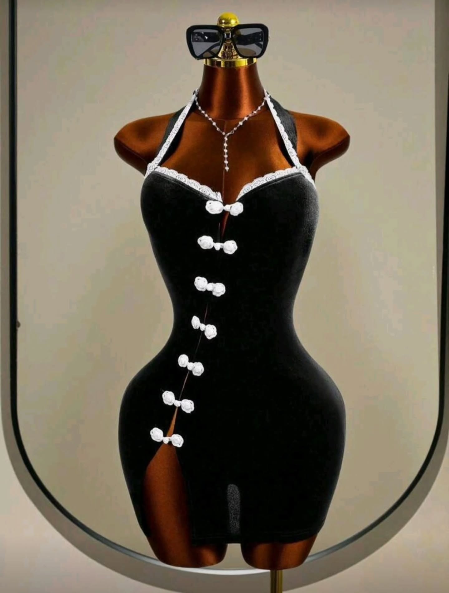Vestido corto negro japonés con botones